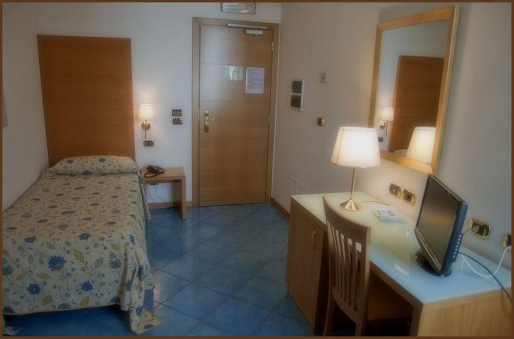 City Hotel カゾーリア エクステリア 写真